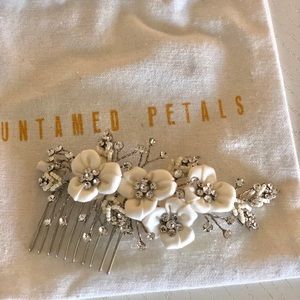 (New) Untamed Petals Lilian Bridal Hairpin